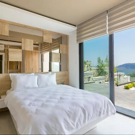 Sleeps 8 Pool Air Con Wifi فيلة *