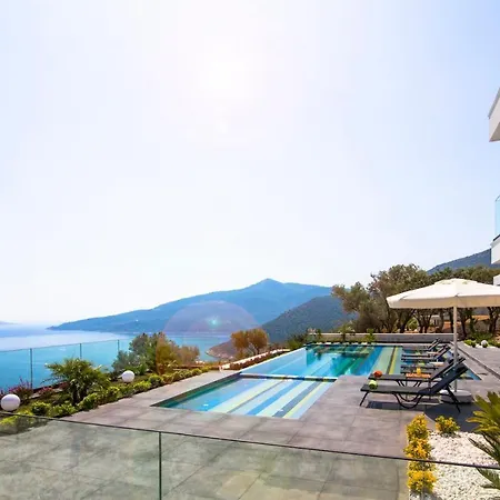 Sleeps 8 Pool Air Con Wifi فيلة