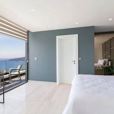 فيلة Sleeps 8 Pool Air Con Wifi كالكان