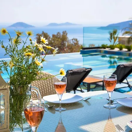 فيلة Sleeps 8 Pool Air Con Wifi كالكان