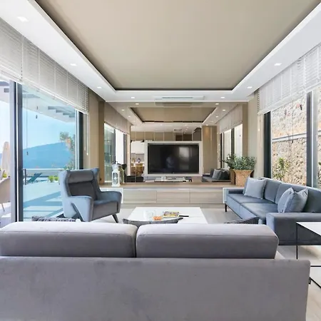 Sleeps 8 Pool Air Con Wifi فيلة كالكان