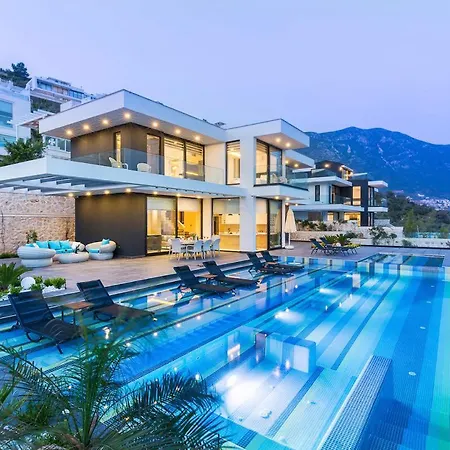 Sleeps 8 Pool Air Con Wifi فيلة *