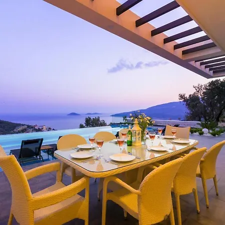 Sleeps 8 Pool Air Con Wifi *