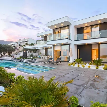Sleeps 8 Pool Air Con Wifi Kalkan